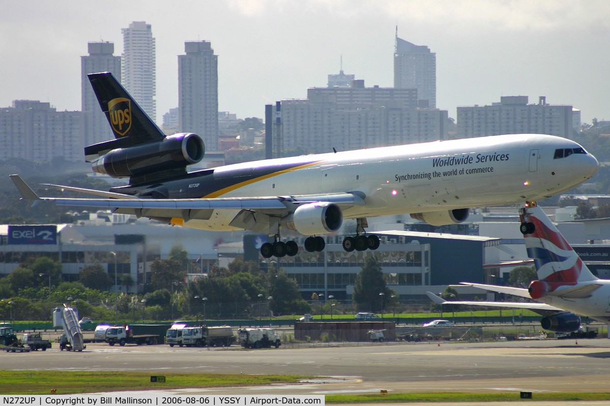 N272UP, 1993 McDonnell Douglas MD-11 C/N 48571, Sydney in the background