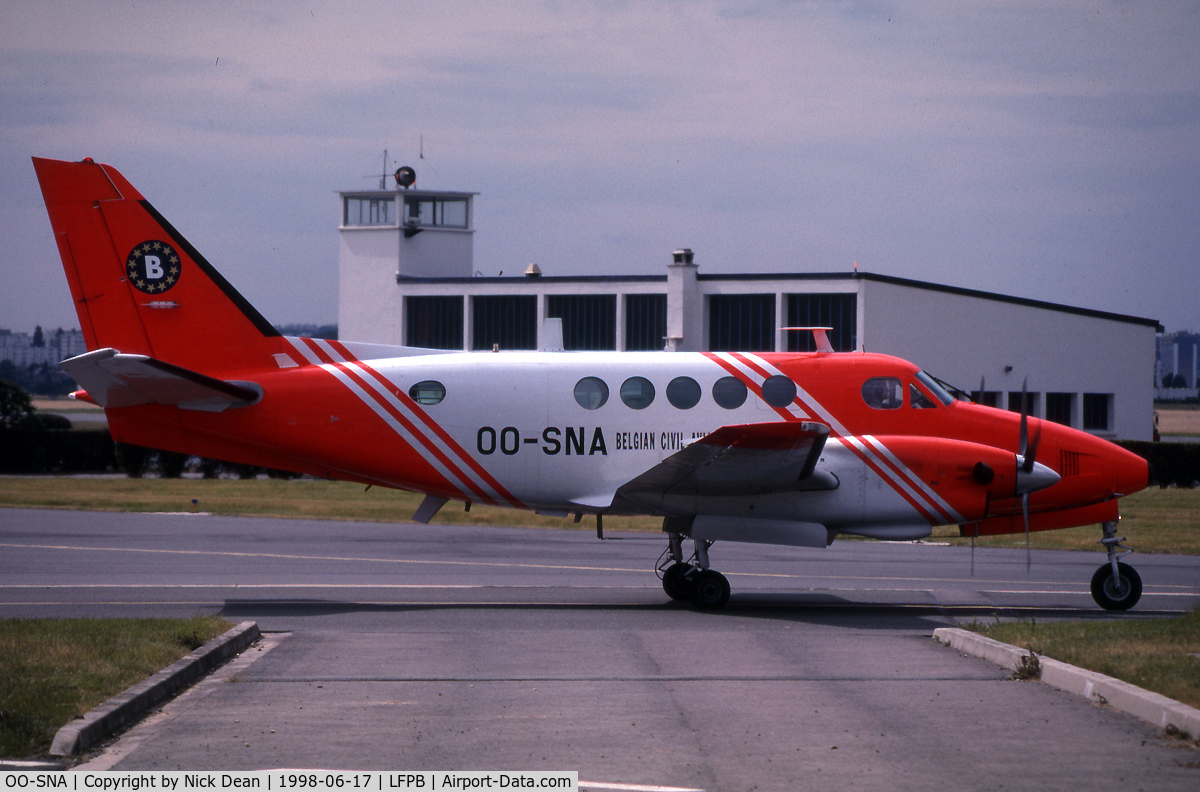OO-SNA, 1975 Beech 100 King Air C/N B-217, Dayglo orange very nice!