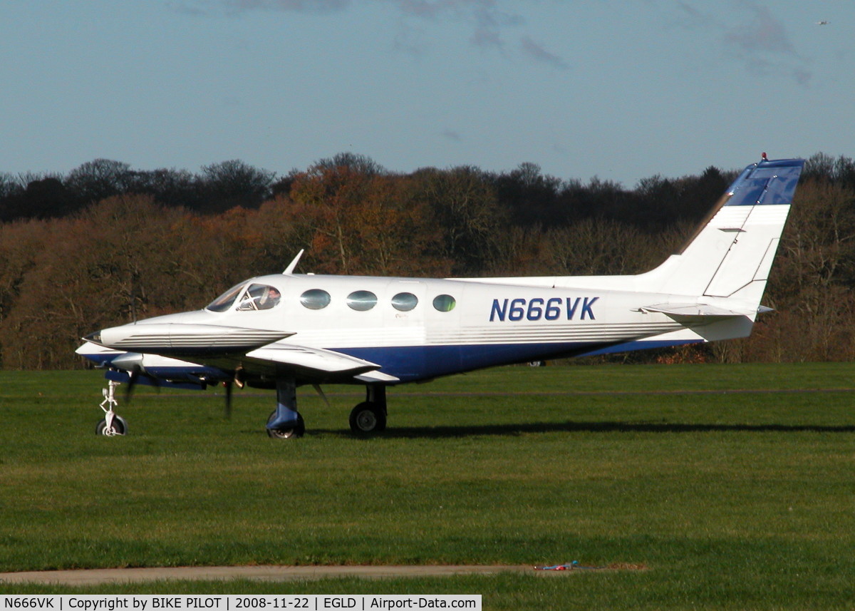 N666VK, 1977 Cessna 340A C/N 340A0345, TAXYING TO RUNWAY 06