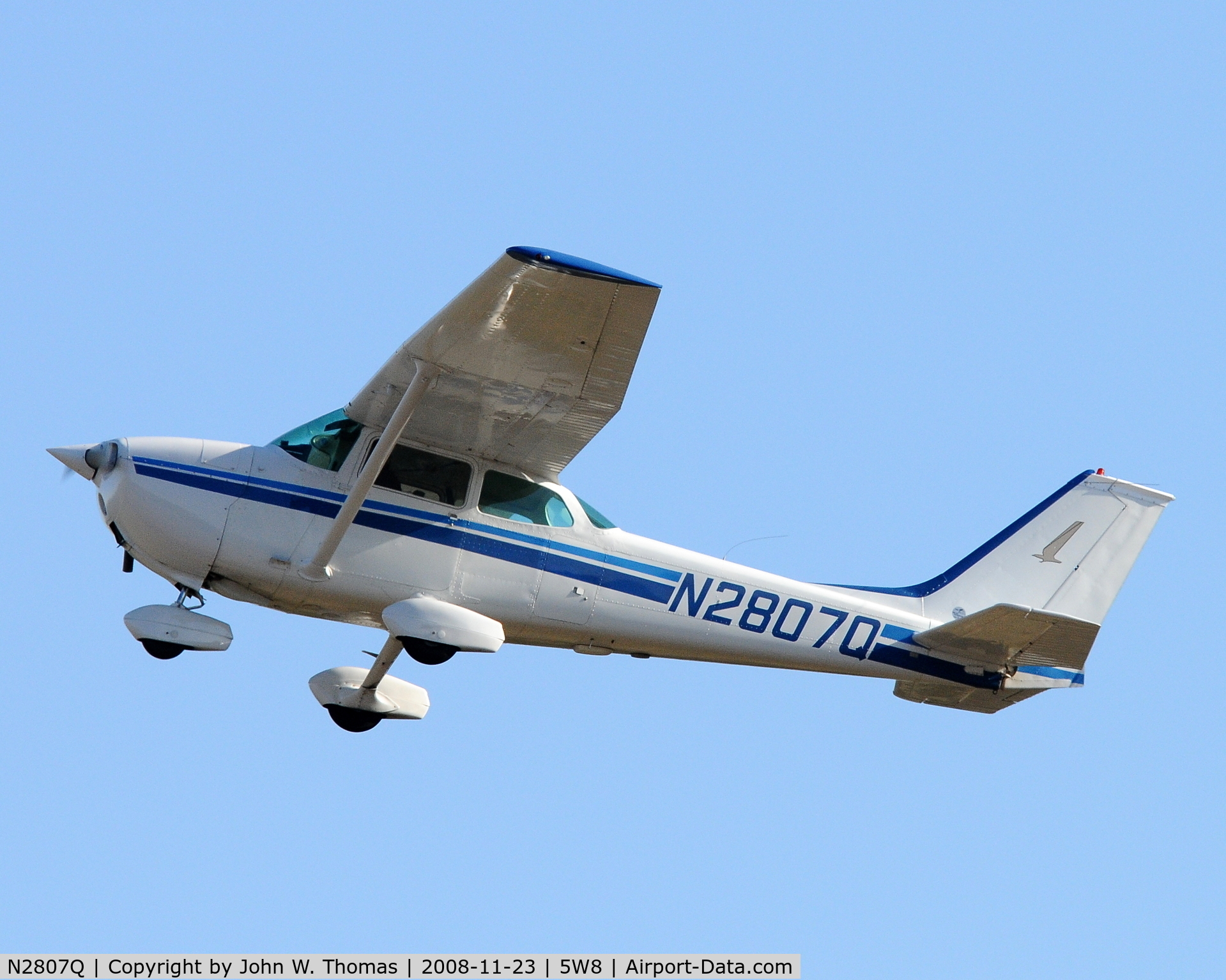 N2807Q, 1971 Cessna 172L C/N 17259807, Departing runway 4