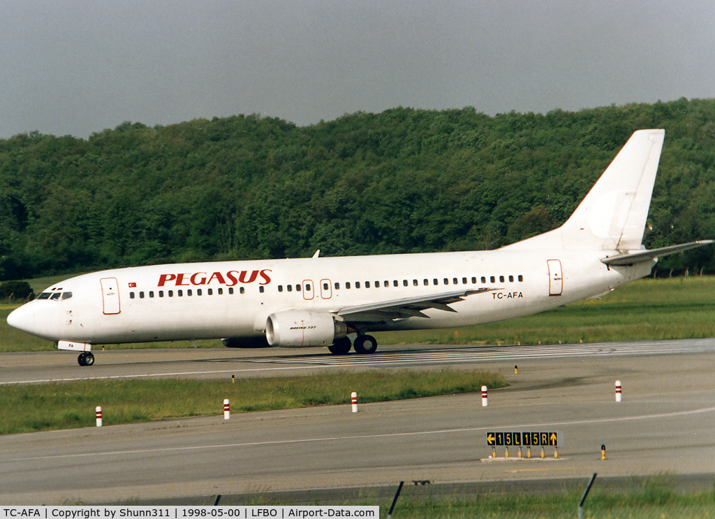 TC-AFA, 1994 Boeing 737-4Q8 C/N 26306, Ready for take off rwy 15L