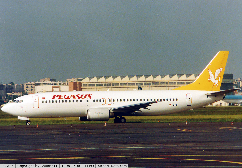 TC-AFK, 1990 Boeing 737-4Y0 C/N 24684, Rolling holding point rwy 33R for departure