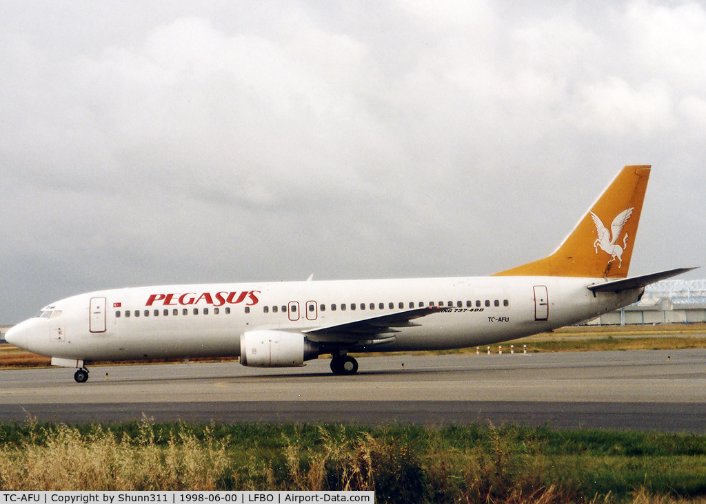 TC-AFU, 1993 Boeing 737-4Y0 C/N 26081, Arriving from flight and rolling to the terminal...
