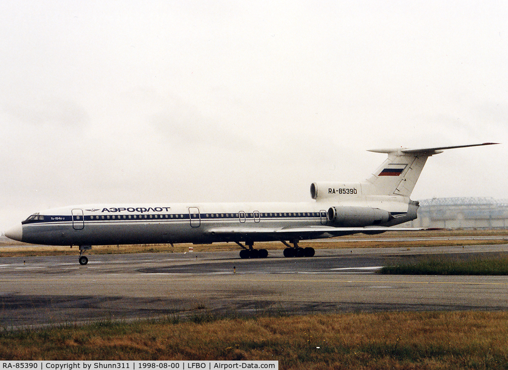 RA-85390, 1979 Tupolev Tu-154B-2 C/N 79A390, Arriving from St-Petersburg and rolling to the terminal...
