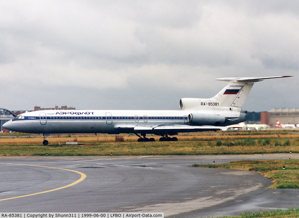 RA-85381, 1978 Tupolev Tu-154B-2 C/N 79A381, Rolling holding point rwy 33R for departure