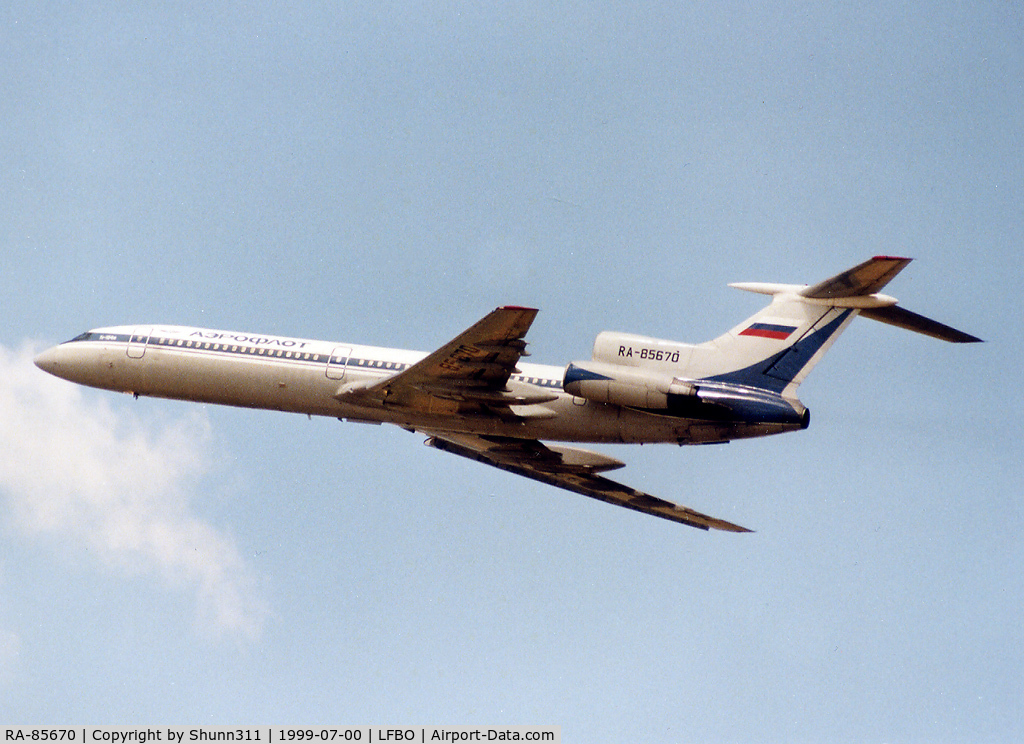 RA-85670, 1989 Tupolev Tu-154M C/N 89A828, Take off rwy 33R