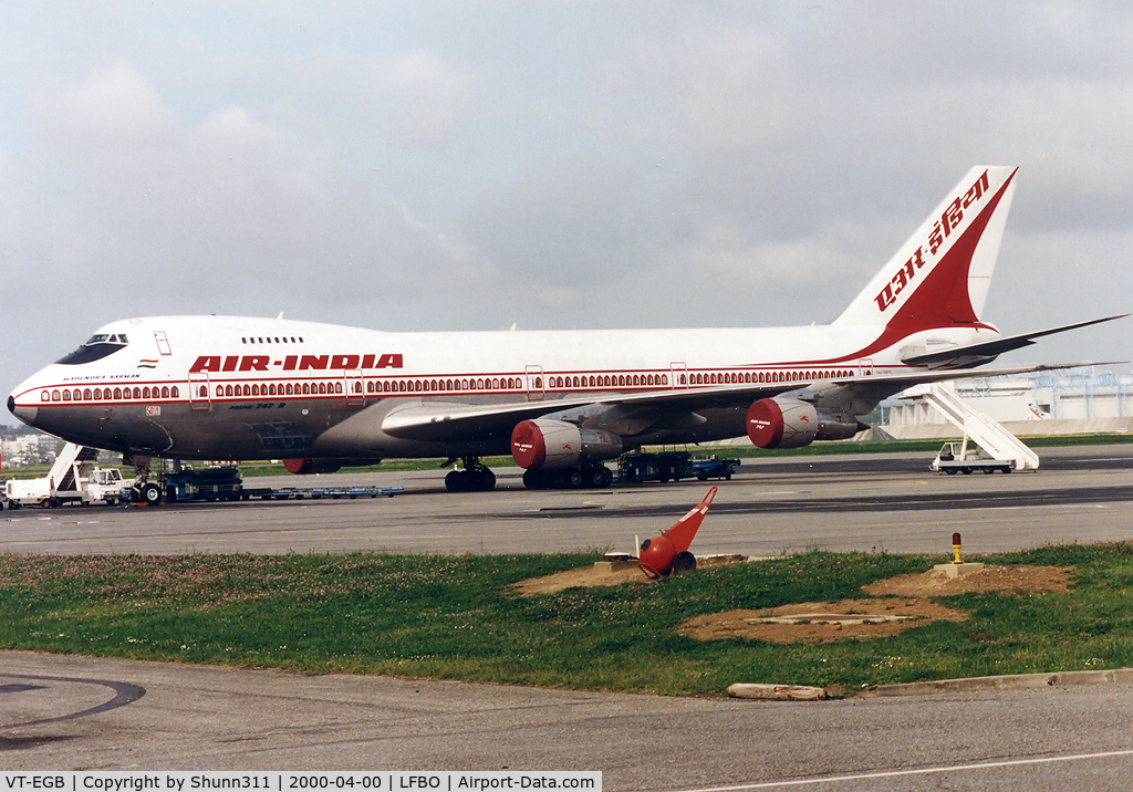 VT-EGB, 1980 Boeing 747-237B C/N 21994, Parked at the old terminal...