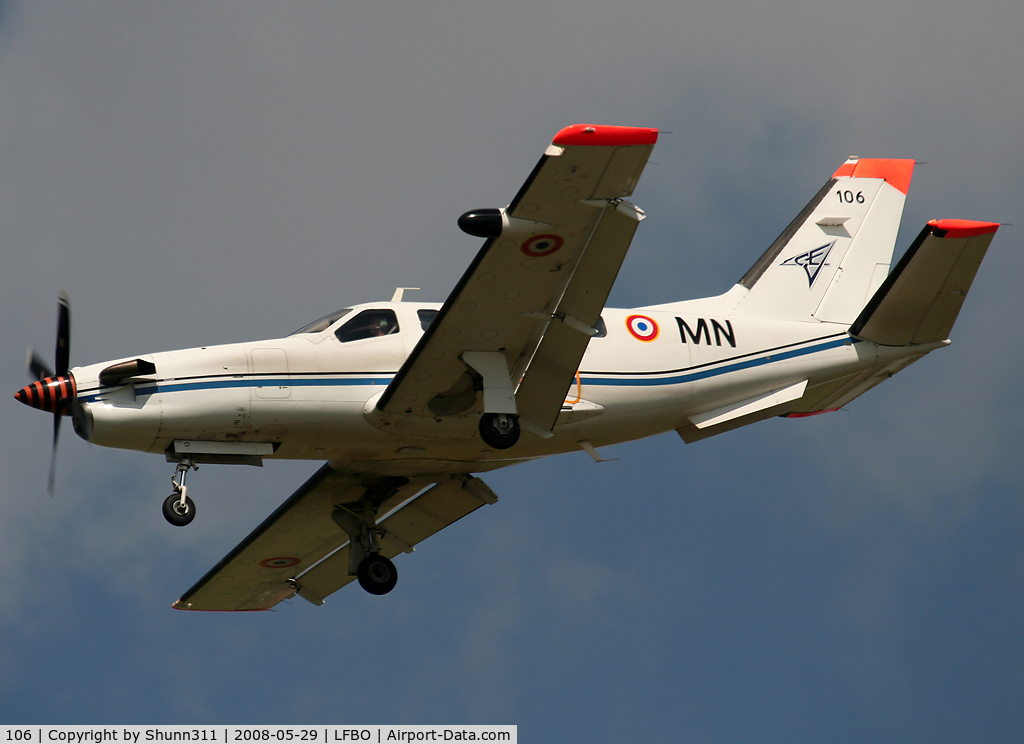106, Socata TBM-700A C/N 106, Landing rwy 32L