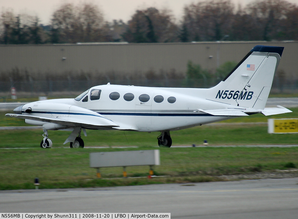 N556MB, 1978 Cessna 421C Golden Eagle C/N 421C0468, Rolling holding point rwy 32R for departure...