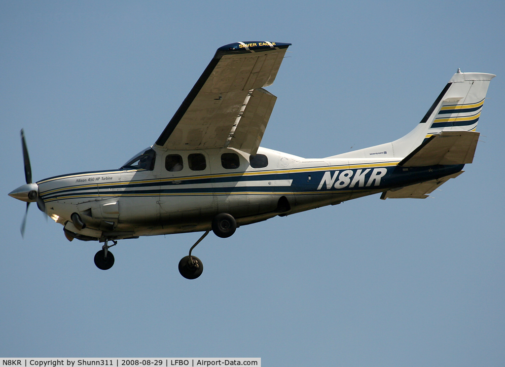 N8KR, 1981 Cessna P210N Pressurised Centurion C/N P21000709, Landing rwy 32L...
