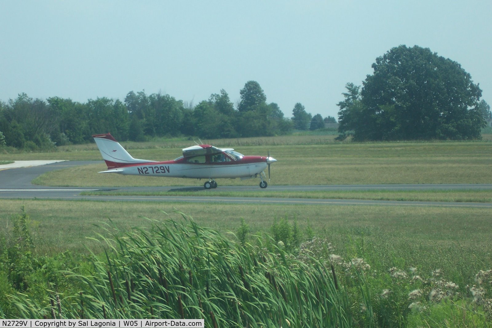 N2729V, 1975 Cessna 177RG Cardinal C/N 177RG0675, Takeoff from Gettysburg PA