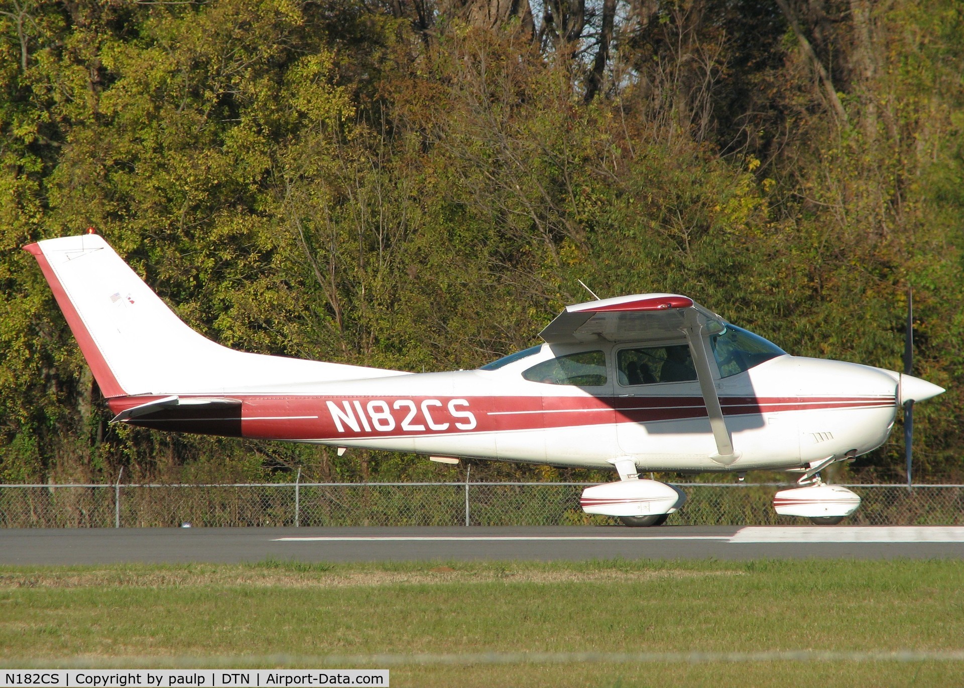 N182CS, 1977 Cessna 182Q Skylane C/N 18265579, Taking off from Downtown Shreveport.