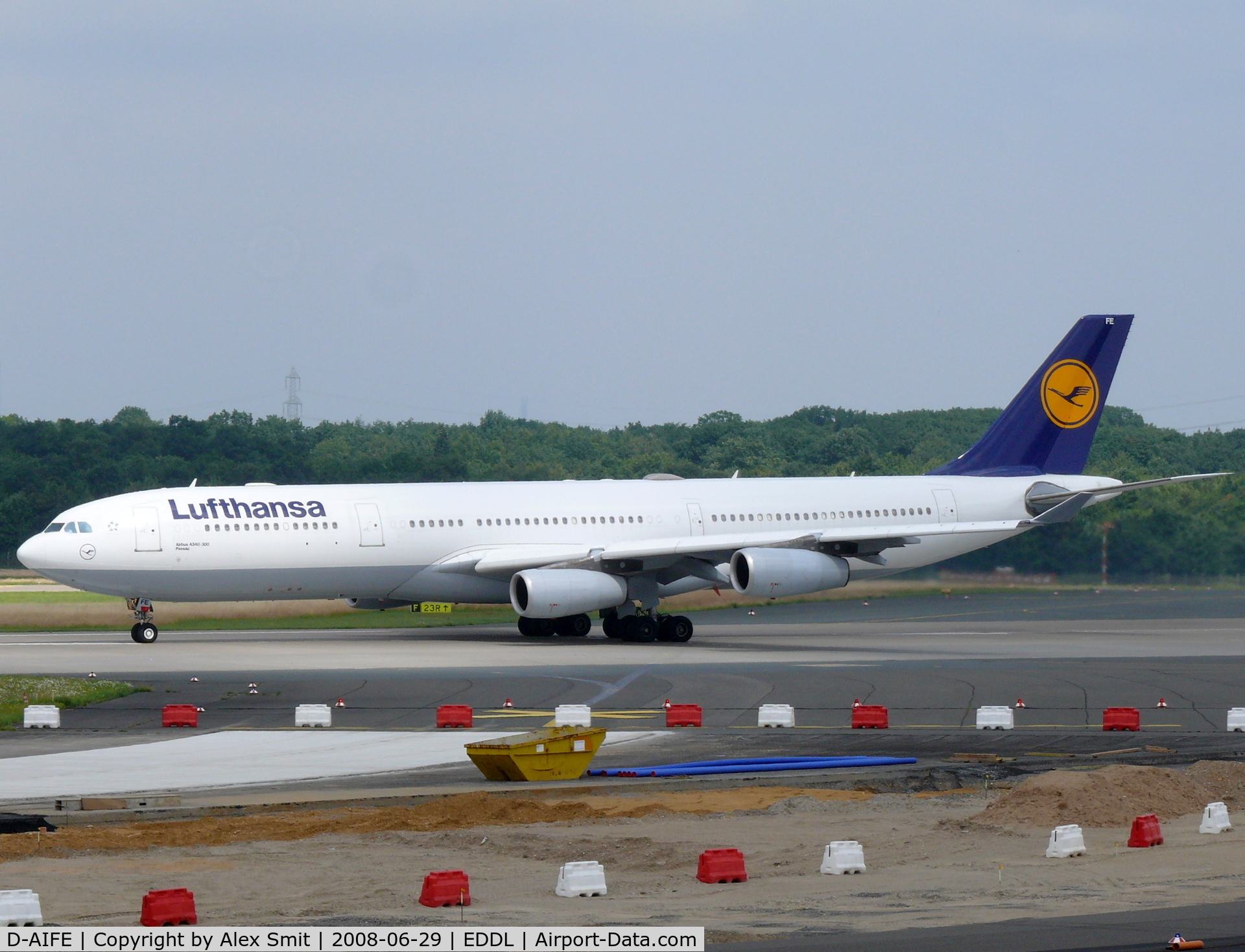 D-AIFE, 2001 Airbus A340-313X C/N 434, Airbus Industries A340-313 D-AIFE Lufthansa
