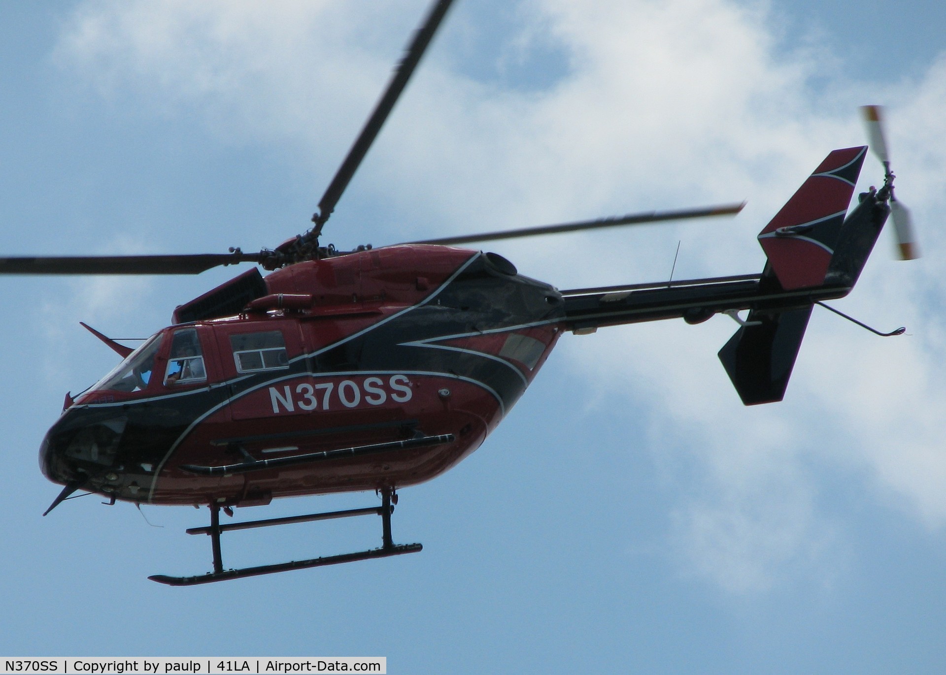 N370SS, 1987 Eurocopter-Kawasaki BK-117B-2 C/N 7133, Taking off from Metro Aviation near the Downtown Shreveport airport.