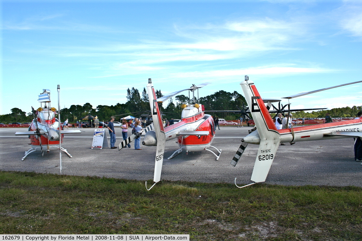 162679, Bell TH-57C Sea Ranger C/N 3768, TH-57 Sea Ranger - 3 lined up