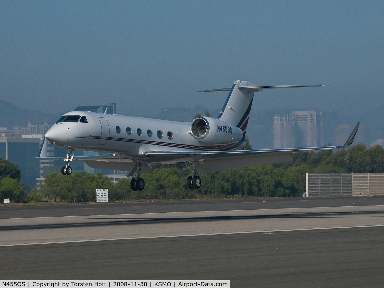 N455QS, 2007 Gulfstream Aerospace GIV-X (G450) C/N 4074, N455QS arriving on RWY 21