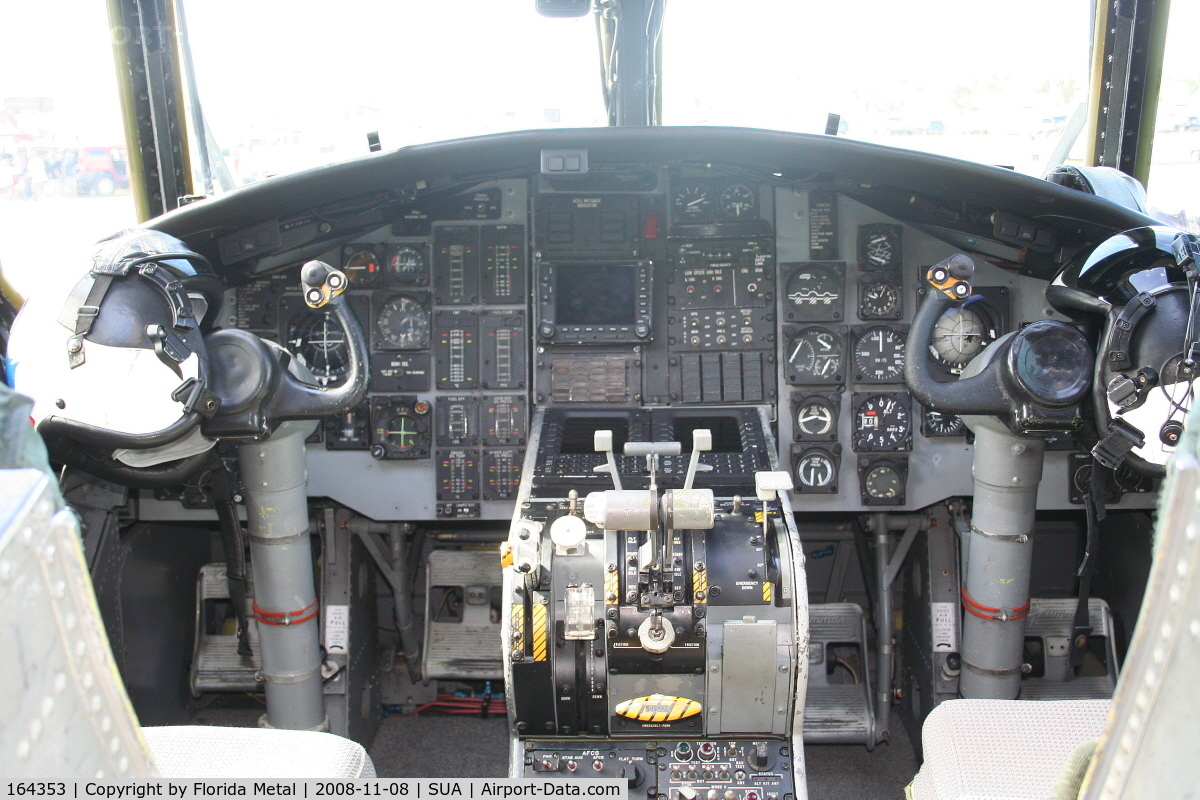 164353, Grumman E-2C Hawkeye Group 2 C/N A146, E-2C Hawkeye cockpit