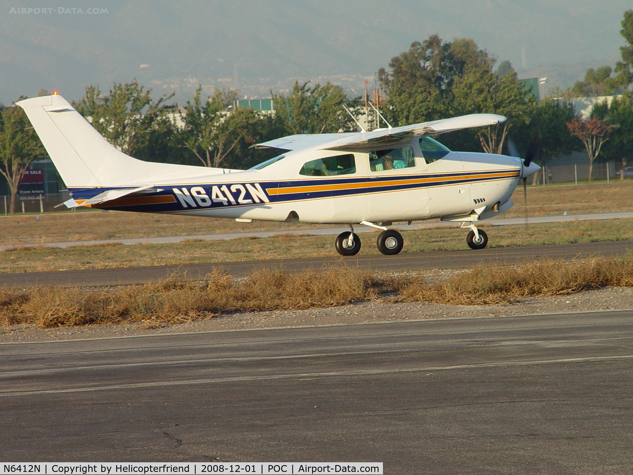 N6412N, 1978 Cessna T210N Turbo Centurion C/N 21062988, Taxiing to take off at Brackett