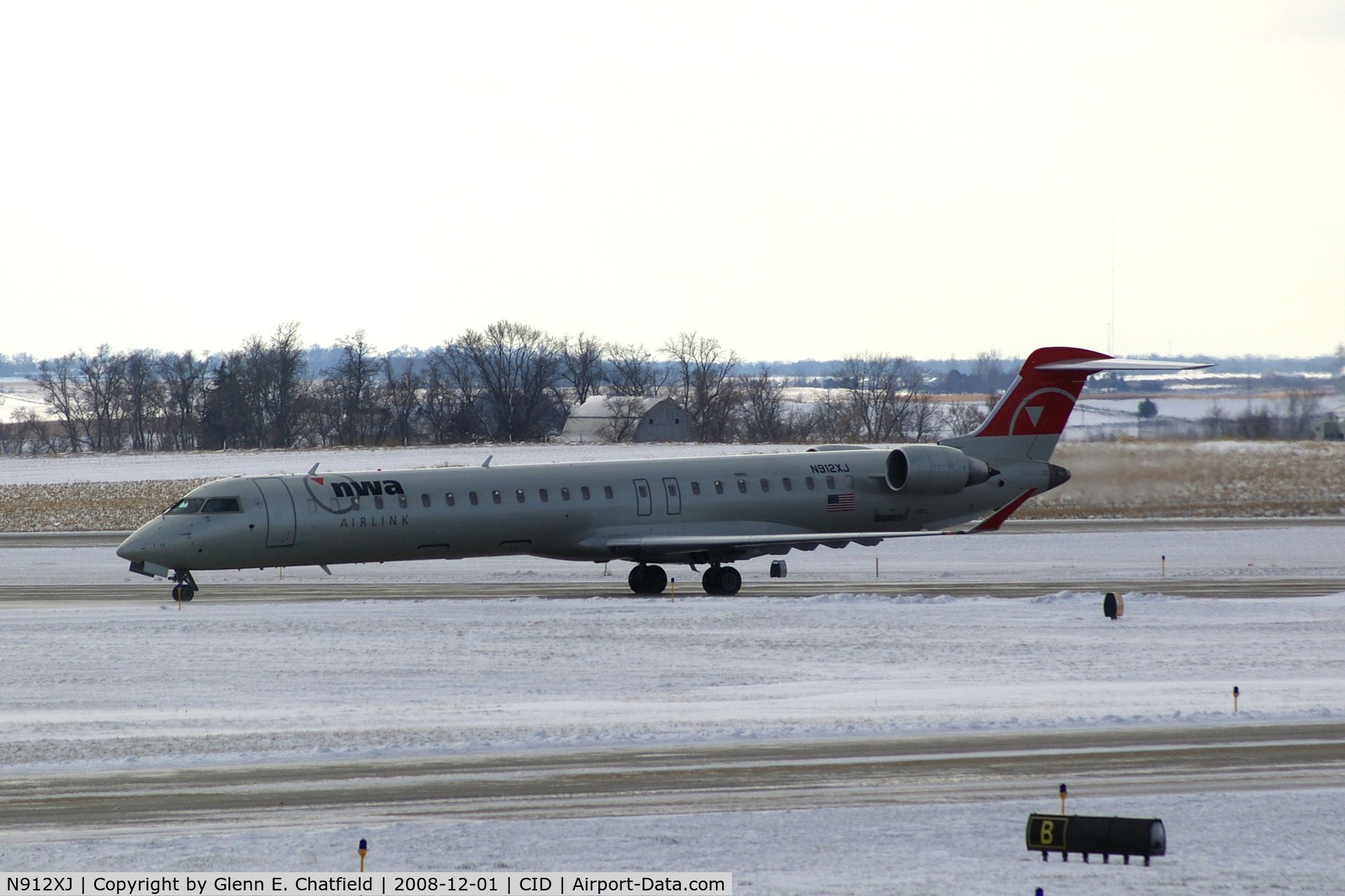 N912XJ, 2007 Bombardier CRJ-900ER (CL-600-2D24) C/N 15144, Landing runway 9, rolling out