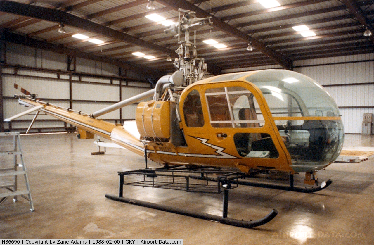 N86690, 1966 Hiller UH-12L4 C/N 2549, At Arlington Municipal - Hiller UH-21L4