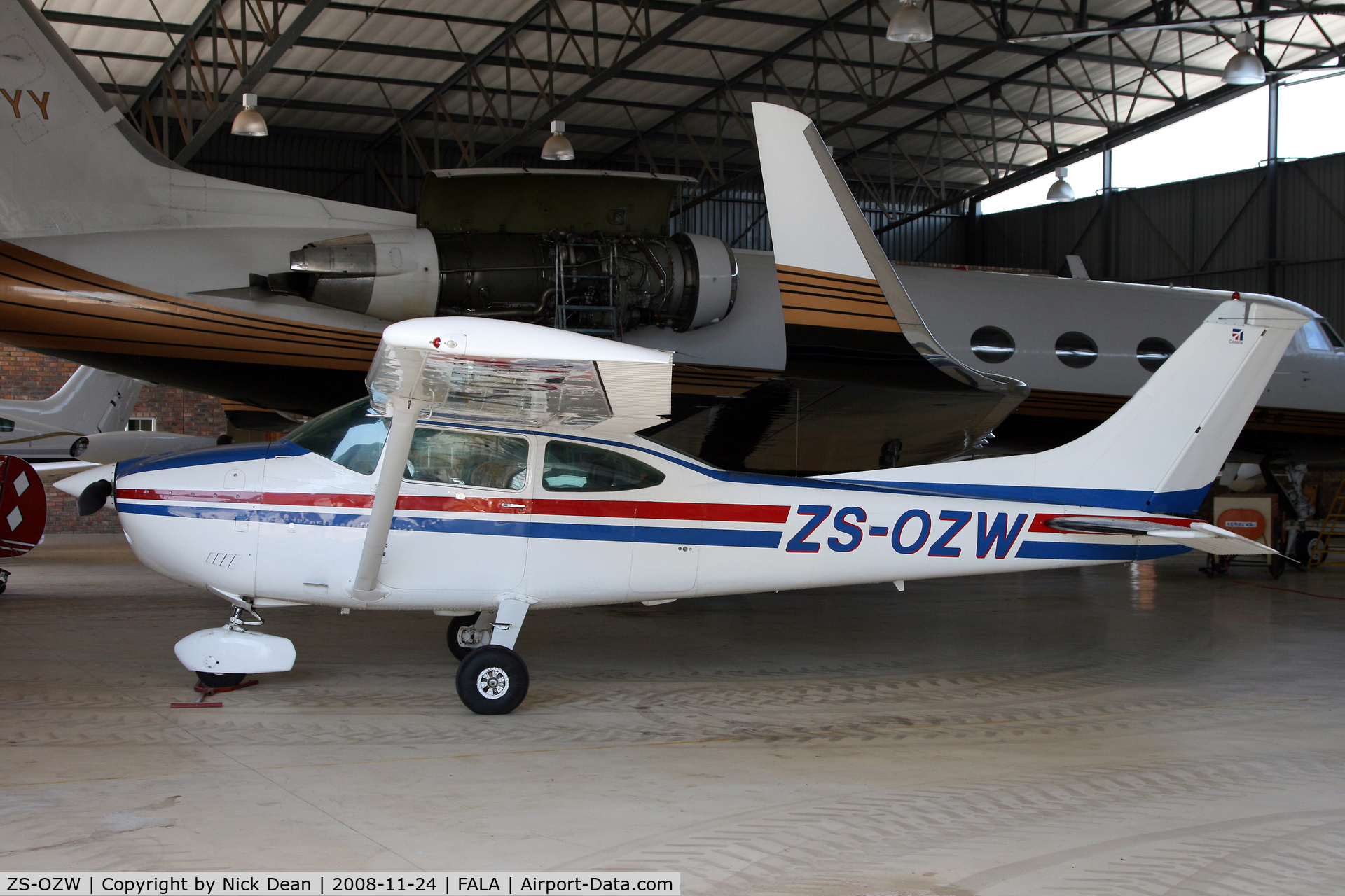 ZS-OZW, Cessna 182R Skylane C/N 18267592, FALA