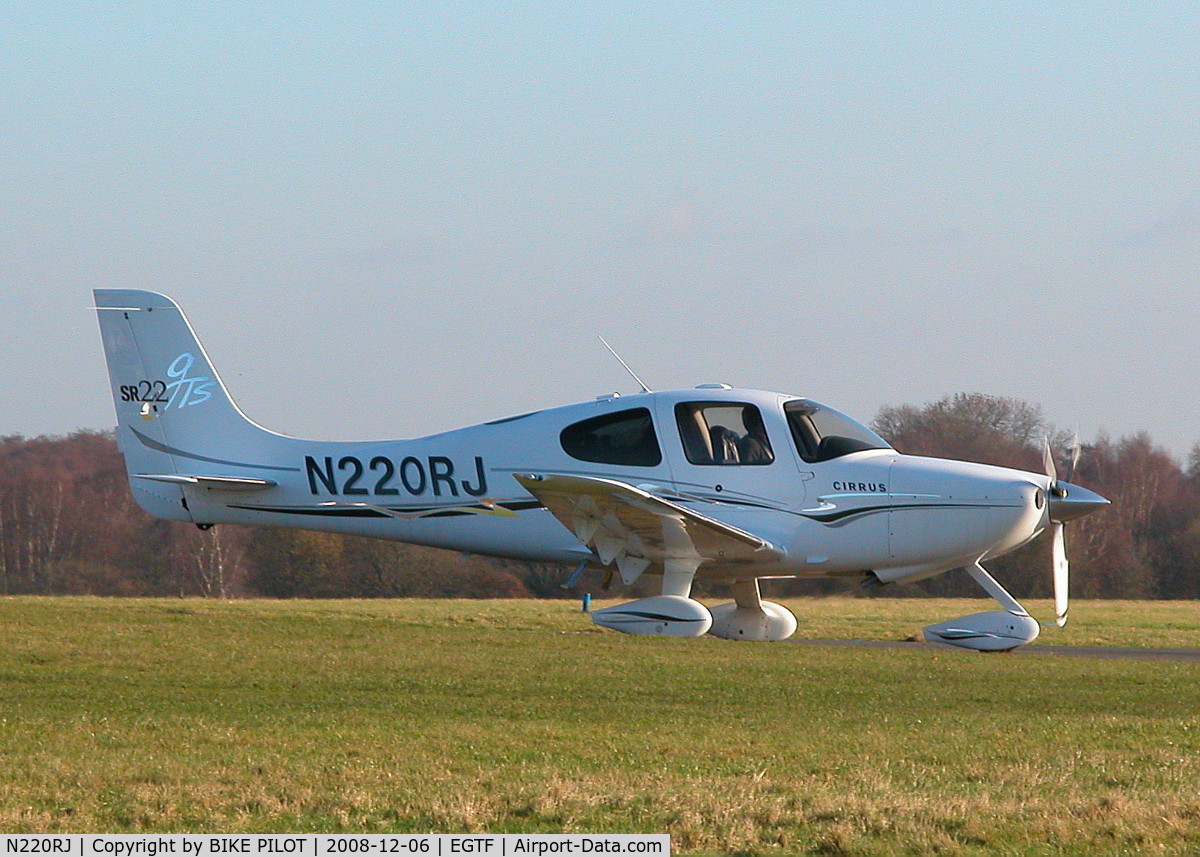 N220RJ, 2006 Cirrus SR22 C/N 1775, TAXYING TO RUNWAY 06