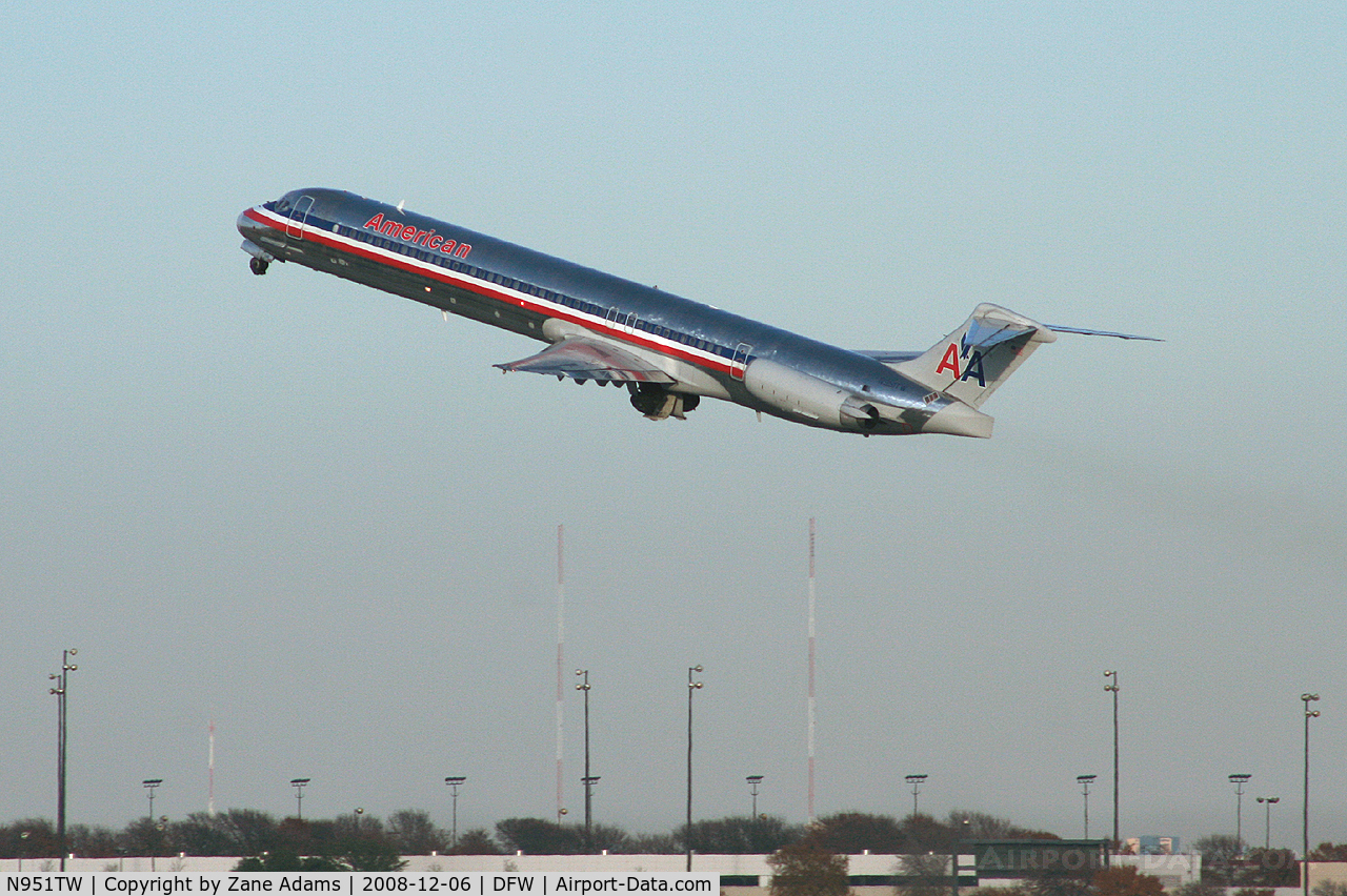 N951TW, 1996 McDonnell Douglas MD-83 (DC-9-83) C/N 53470, American Airlines MD-80 departing DFW