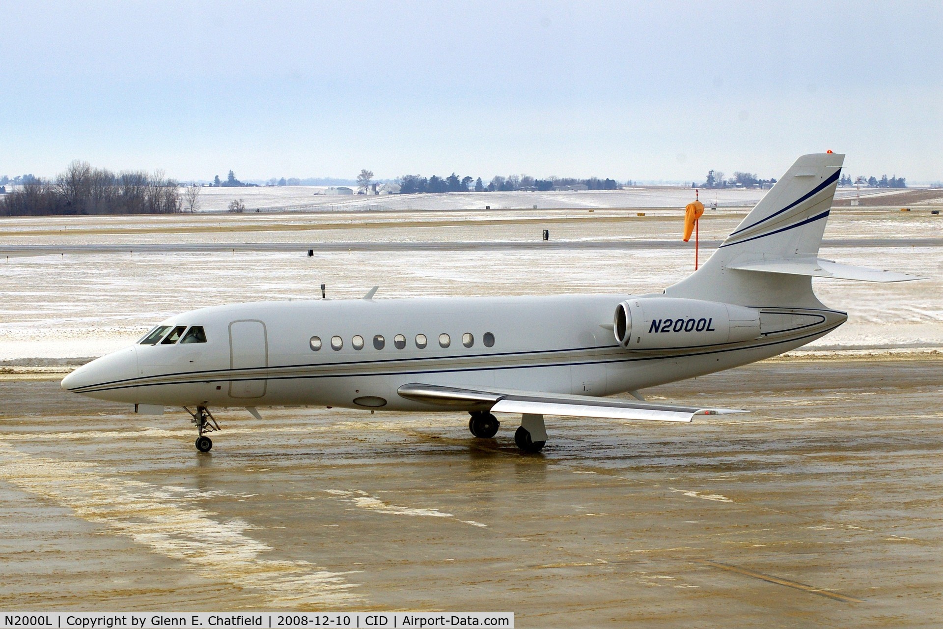 N2000L, 1999 Dassault Falcon 2000 C/N 92, Taxiing to Runway 27 for departure.