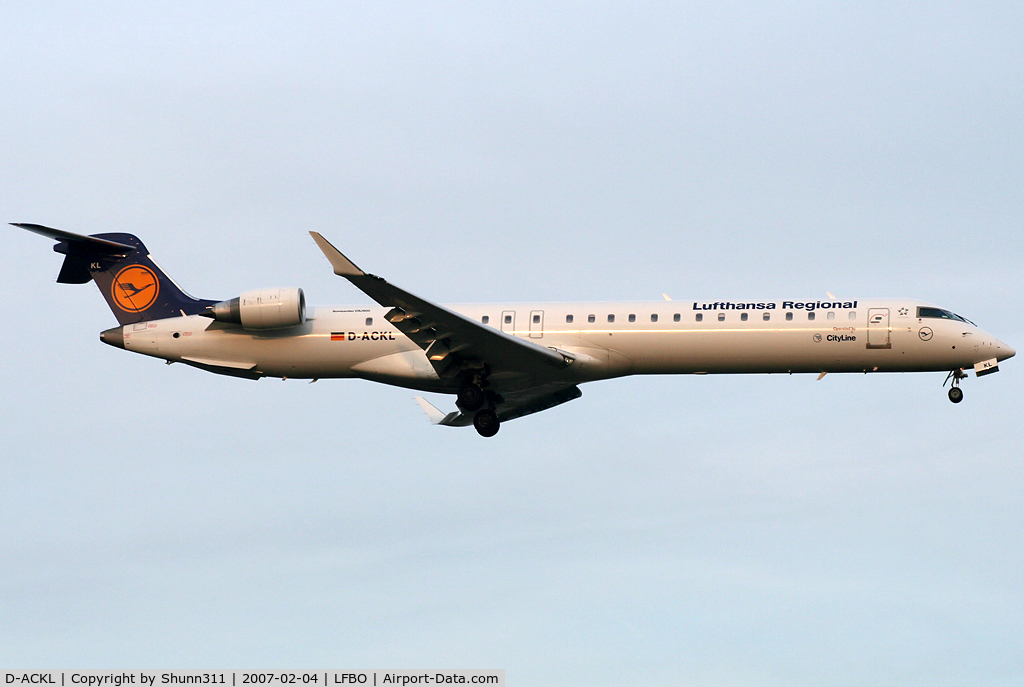 D-ACKL, 2006 Bombardier CRJ-900LR (CL-600-2D24) C/N 15095, Landing rwy 14R
