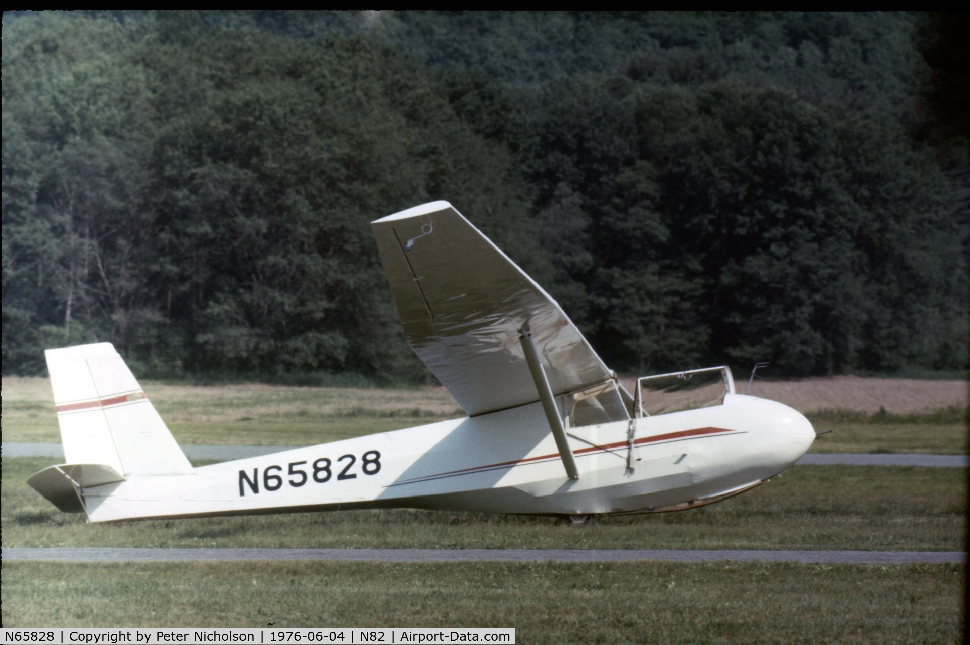 N65828, 1974 Schweizer SGS 2-33A C/N 325, Flown with Cessna Ector 305A N1835 at Wurtsboro in the summer of 1976.