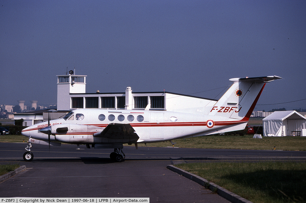 F-ZBFJ, 1982 Beech B200 King Air C/N BB-1102, LFPB