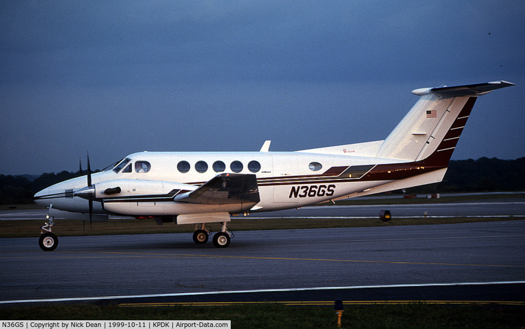 N36GS, 1988 Beech B200 King Air C/N BB-1298, KPDK