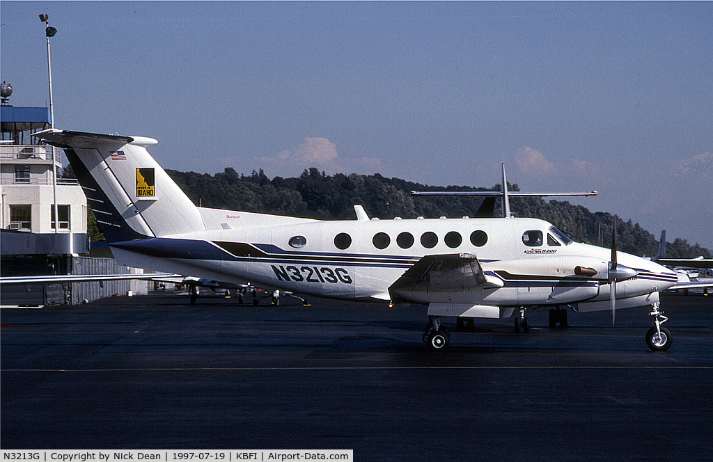 N3213G, 1995 Beech B200 King Air King Air C/N BB-1510, KBFI (Seen a s N3213G prior to becoming N442JR)