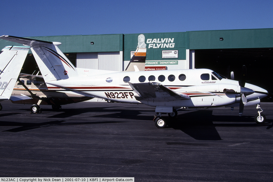 N123AC, 1998 Raytheon Aircraft Company B200 C/N BB-1605, KBFI (Seen as N923FP prior to being replaced by a B350 with the same reg)