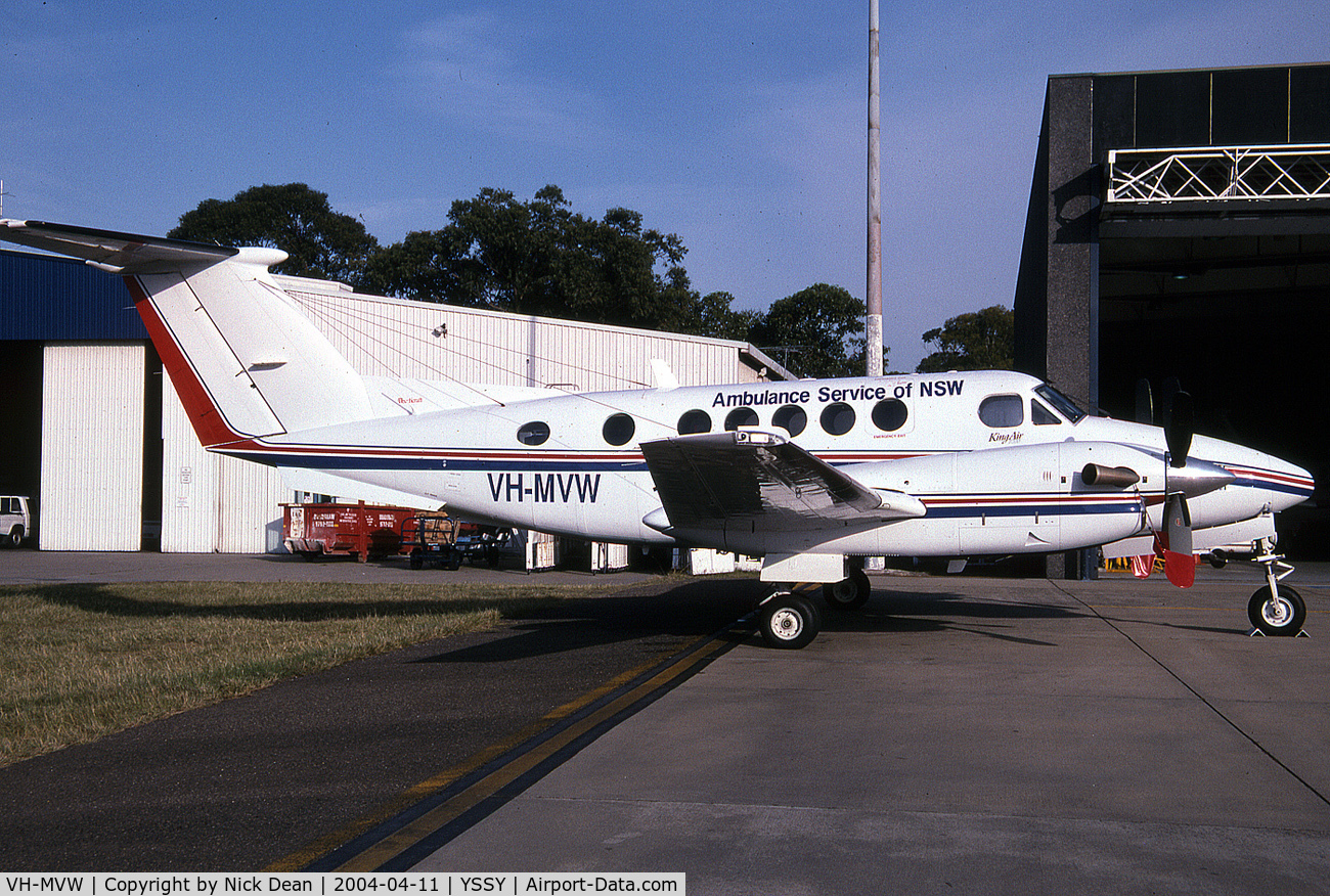 VH-MVW, 2003 Raytheon B200 King Air C/N BB-1814, YSSY