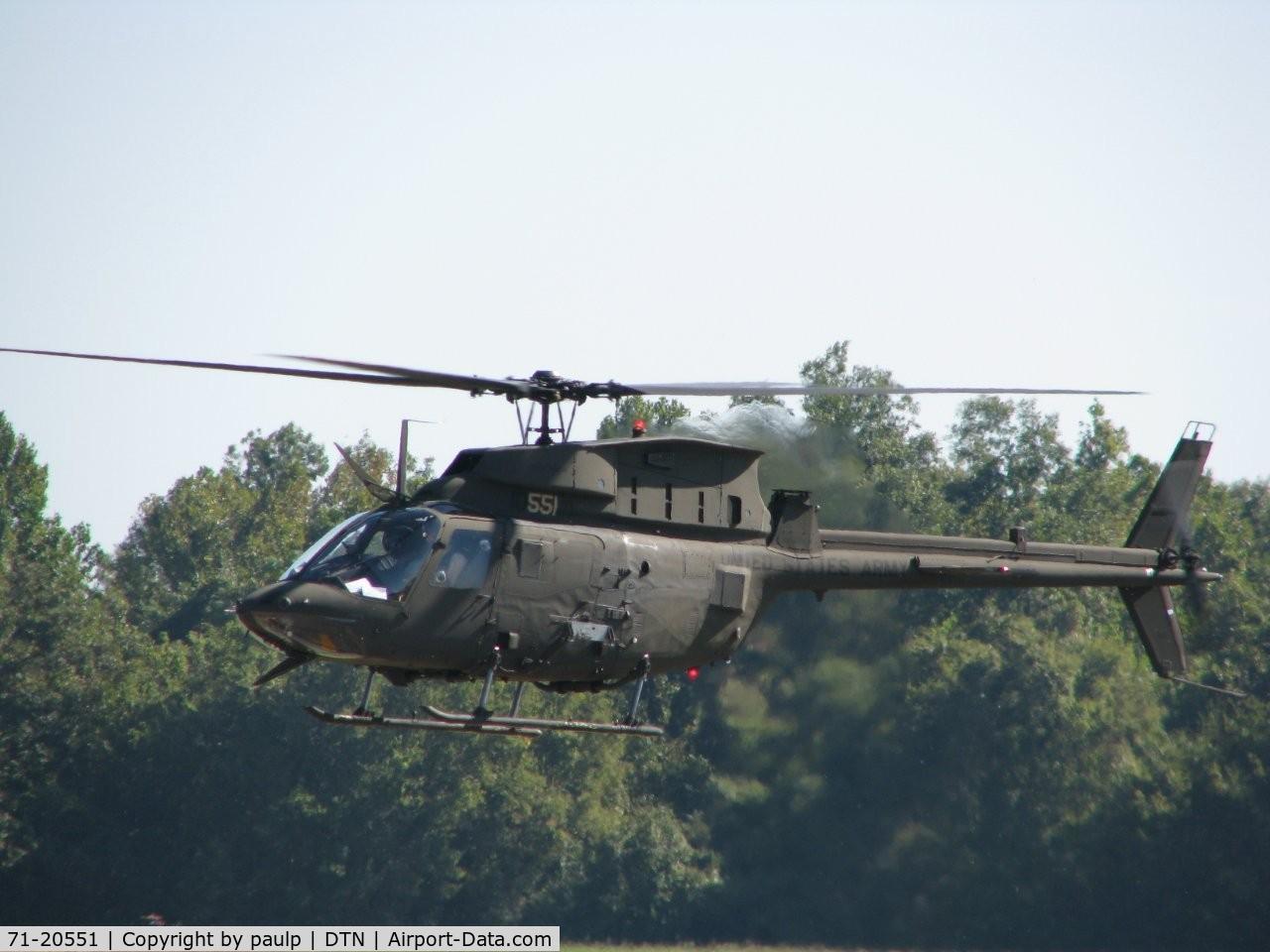 71-20551, 1971 Bell OH-58A Kiowa C/N 41412, Landing at the Downtown Shreveport airport.