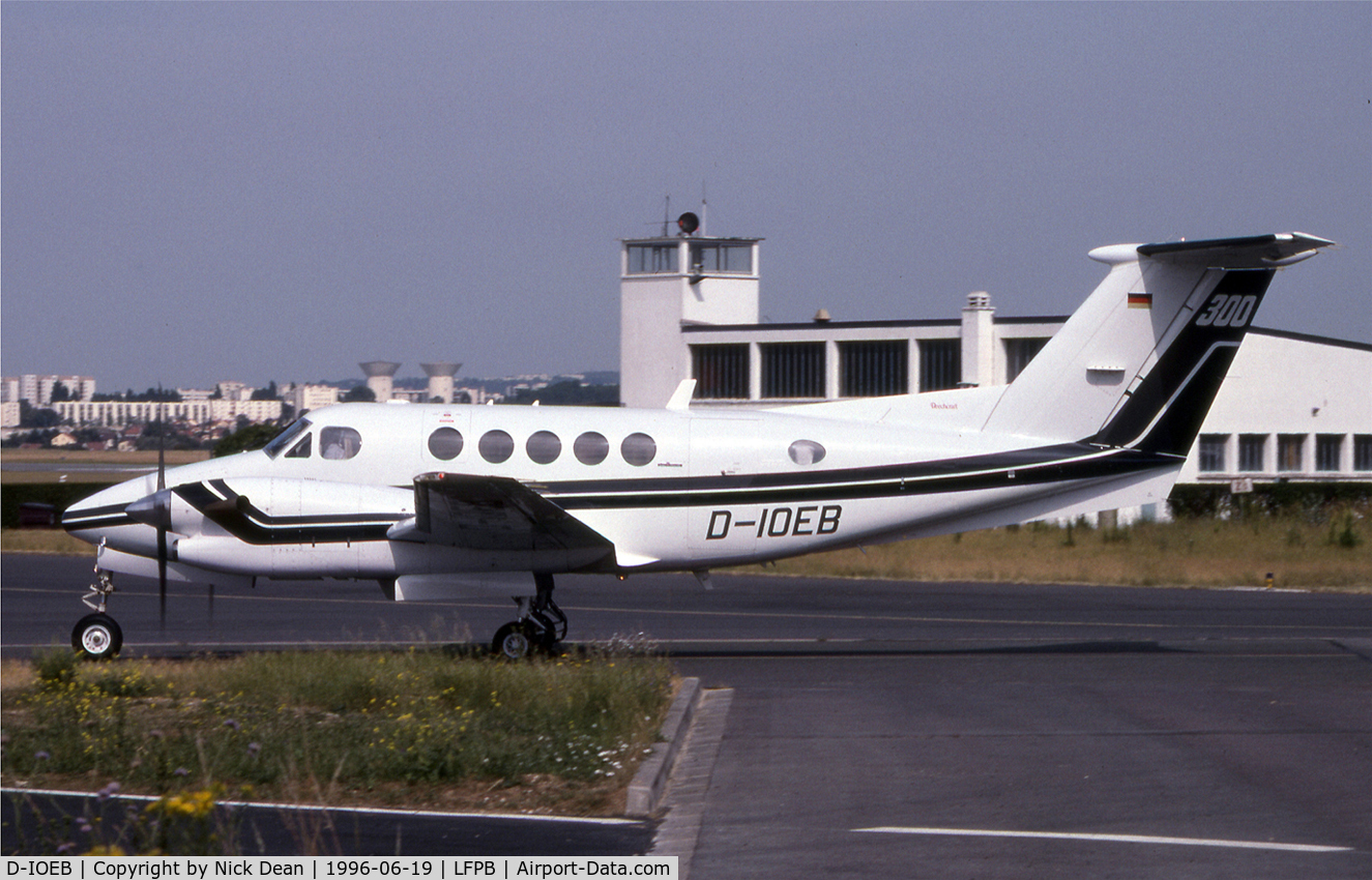 D-IOEB, 1991 Beech 300LW Super King Air C/N FA-220, LFPB (Currently registered HB-GPI)