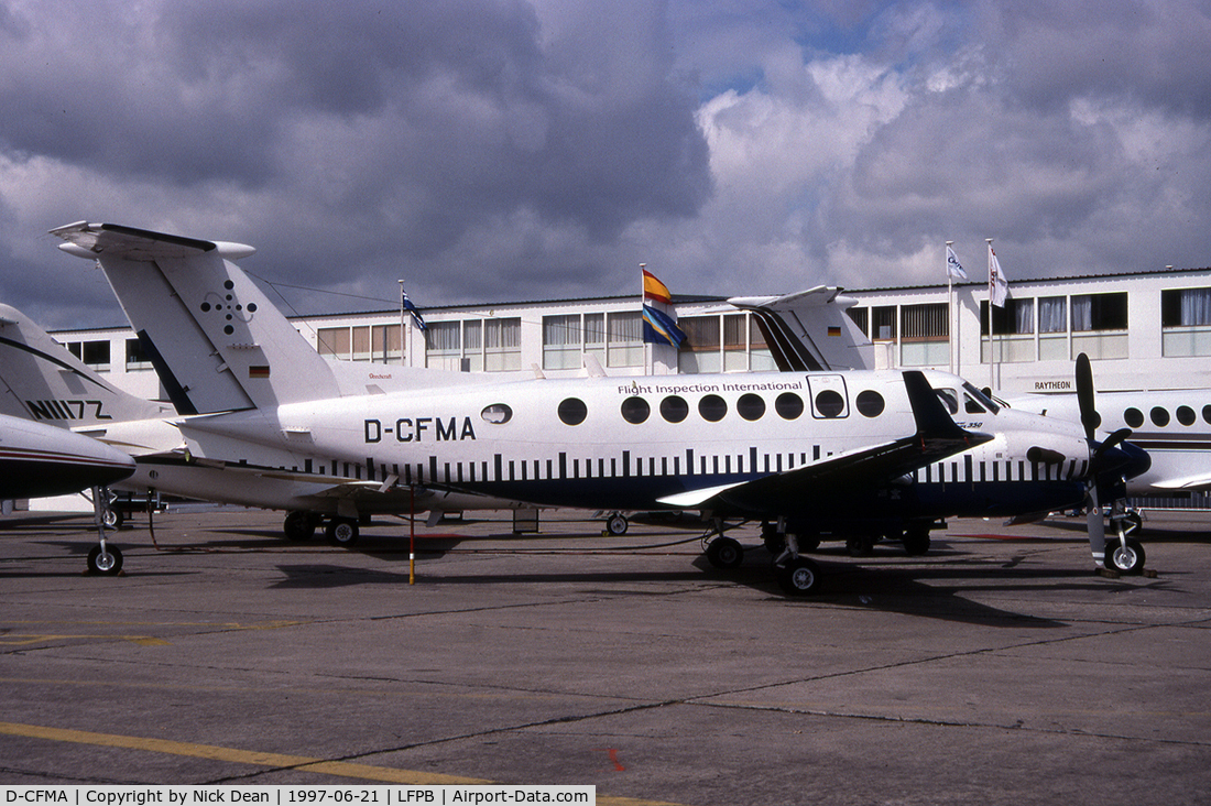 D-CFMA, 1993 Beech Super King Air 350 C/N FL-76, LFPB