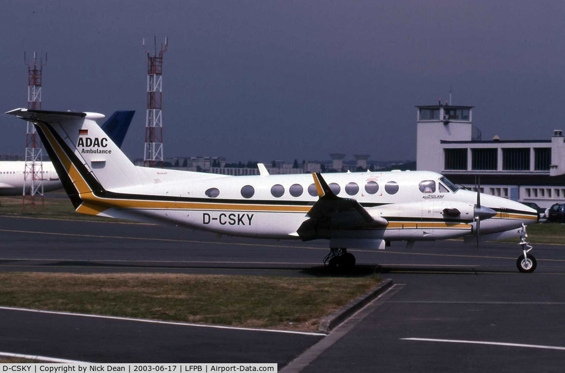 D-CSKY, 1996 Beechcraft B300 Super King Air 350 C/N FL-130, LFPB