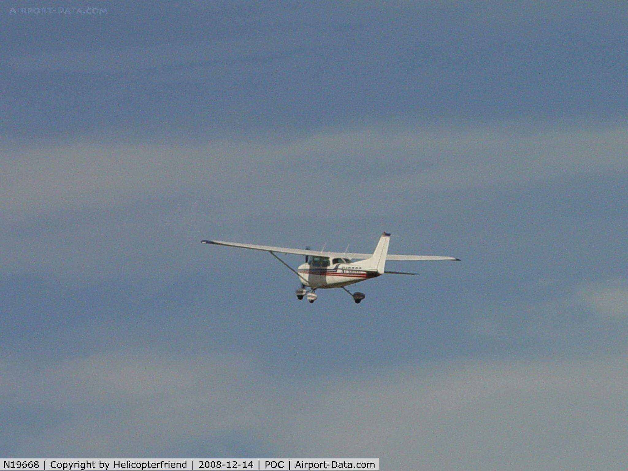 N19668, 1972 Cessna 172L C/N 17260651, Airbourne and departing
