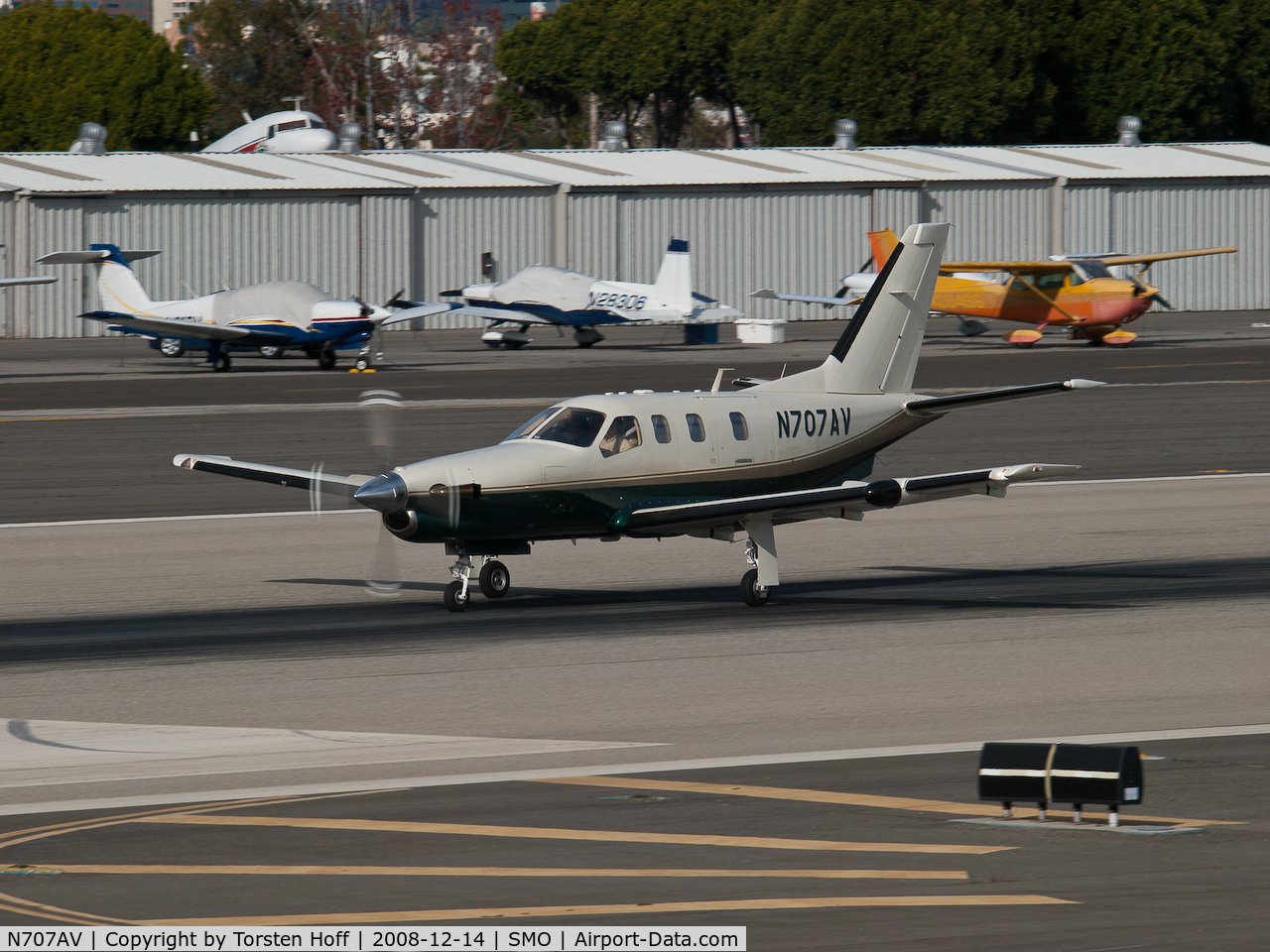 N707AV, 2001 Socata TBM-700 C/N 197, N707AV departing from RWY 21