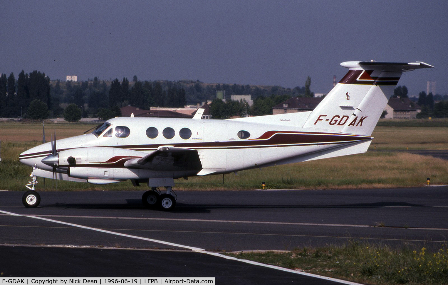 F-GDAK, 1981 Beech F90 King Air C/N LA-141, LFPB