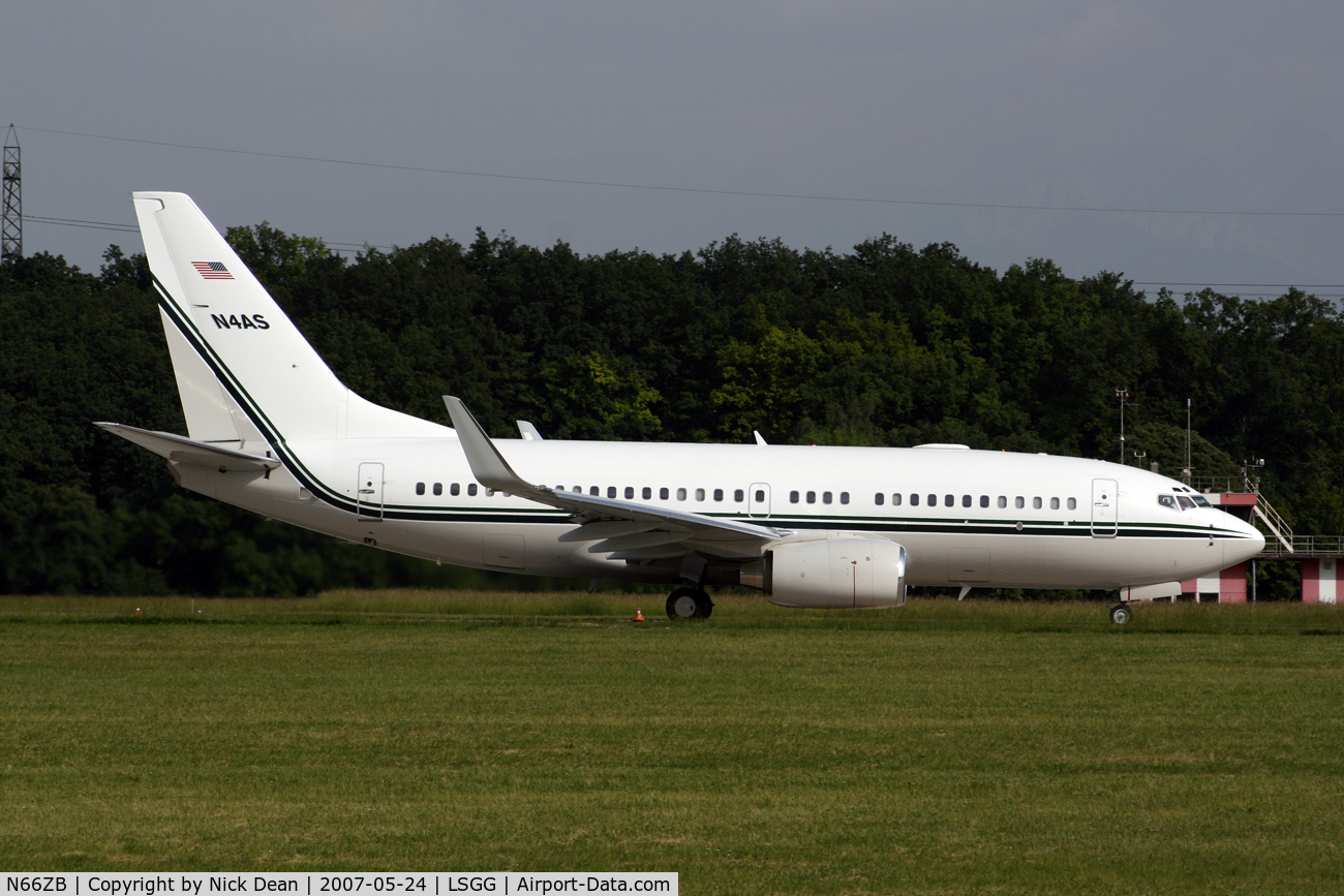 N66ZB, 1998 Boeing 737-74U C/N 29233, LSGG (Seen here at EBACE as N4AS but currently registered N66ZB as posted)