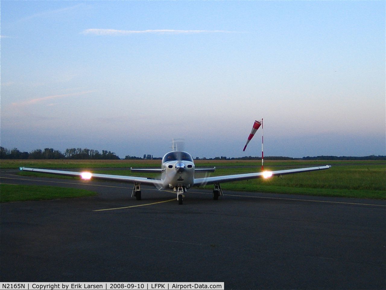 N2165N, 1999 Mooney M20S Eagle C/N 30-0007, Dawn landing at Coulommiers