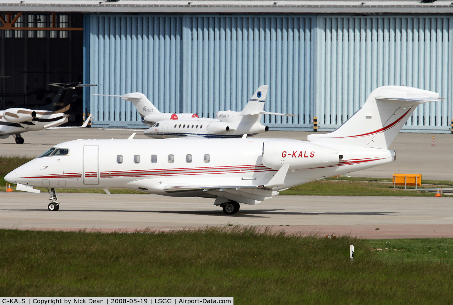 G-KALS, 2006 Bombardier Challenger 300 (BD-100-1A10) C/N 20106, LSGG