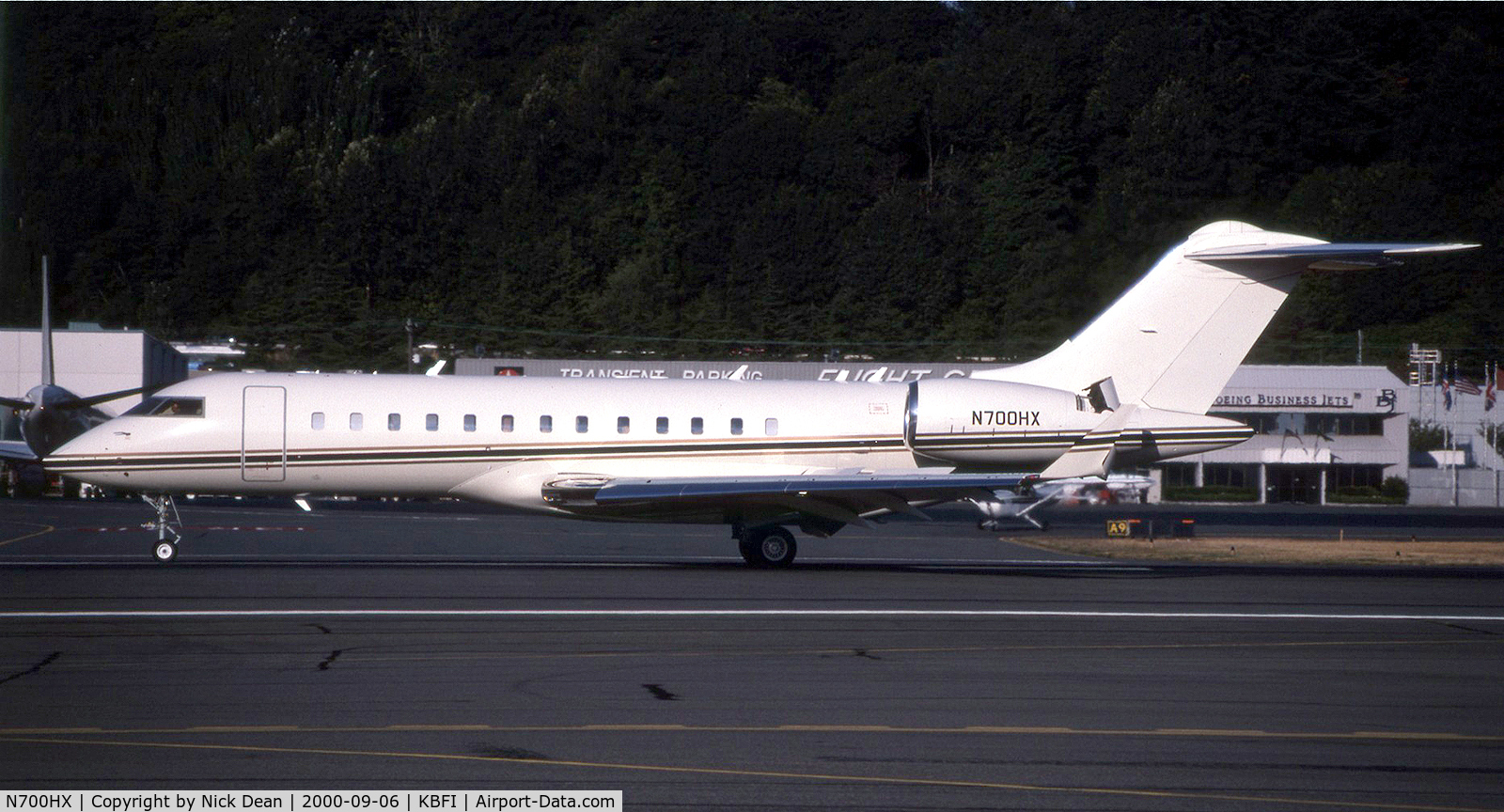 N700HX, 1999 Bombardier BD-700-1A10 Global Express C/N 9005, KBFI (Currently registered N618WF)