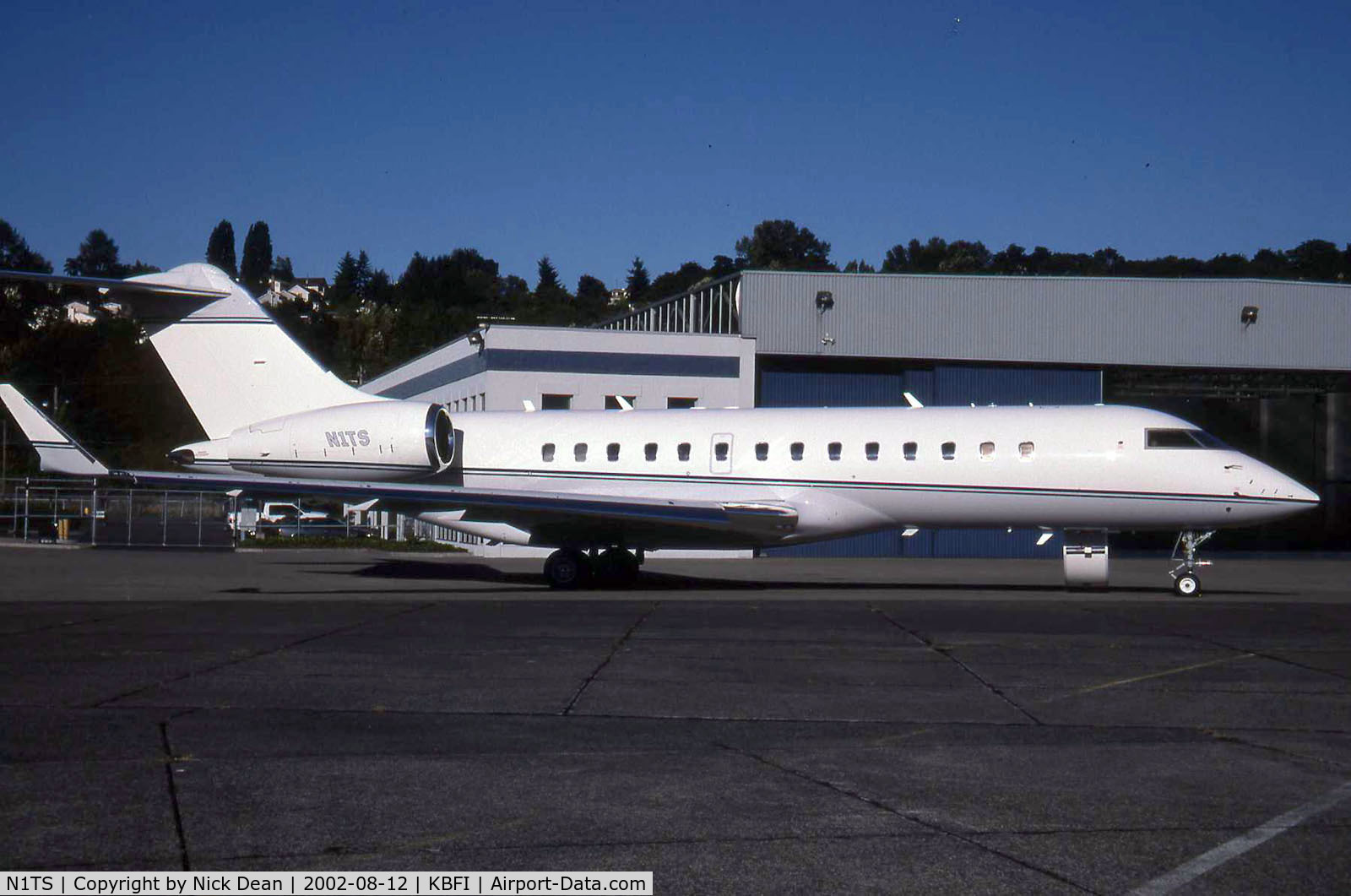 N1TS, 2000 Bombardier BD-700-1A10 Global Express C/N 9046, KBFI (N1TS C/N 9046)