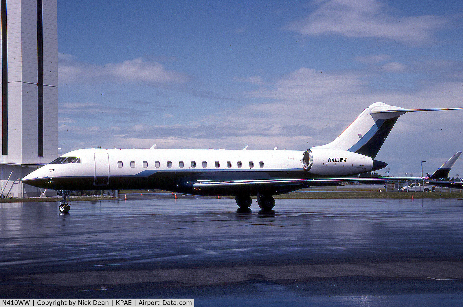 N410WW, 2000 Bombardier BD-700-1A10 Global Express C/N 9047, KPAE