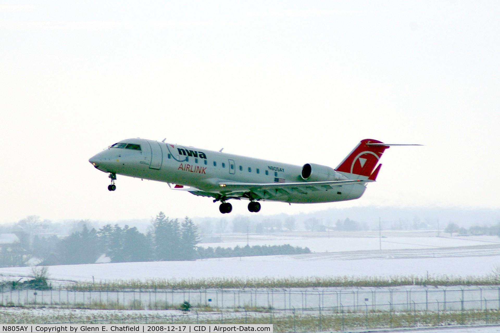 N805AY, 2005 Bombardier CRJ-200LR (CL-600-2B19) C/N 8005, Departing Runway 9.