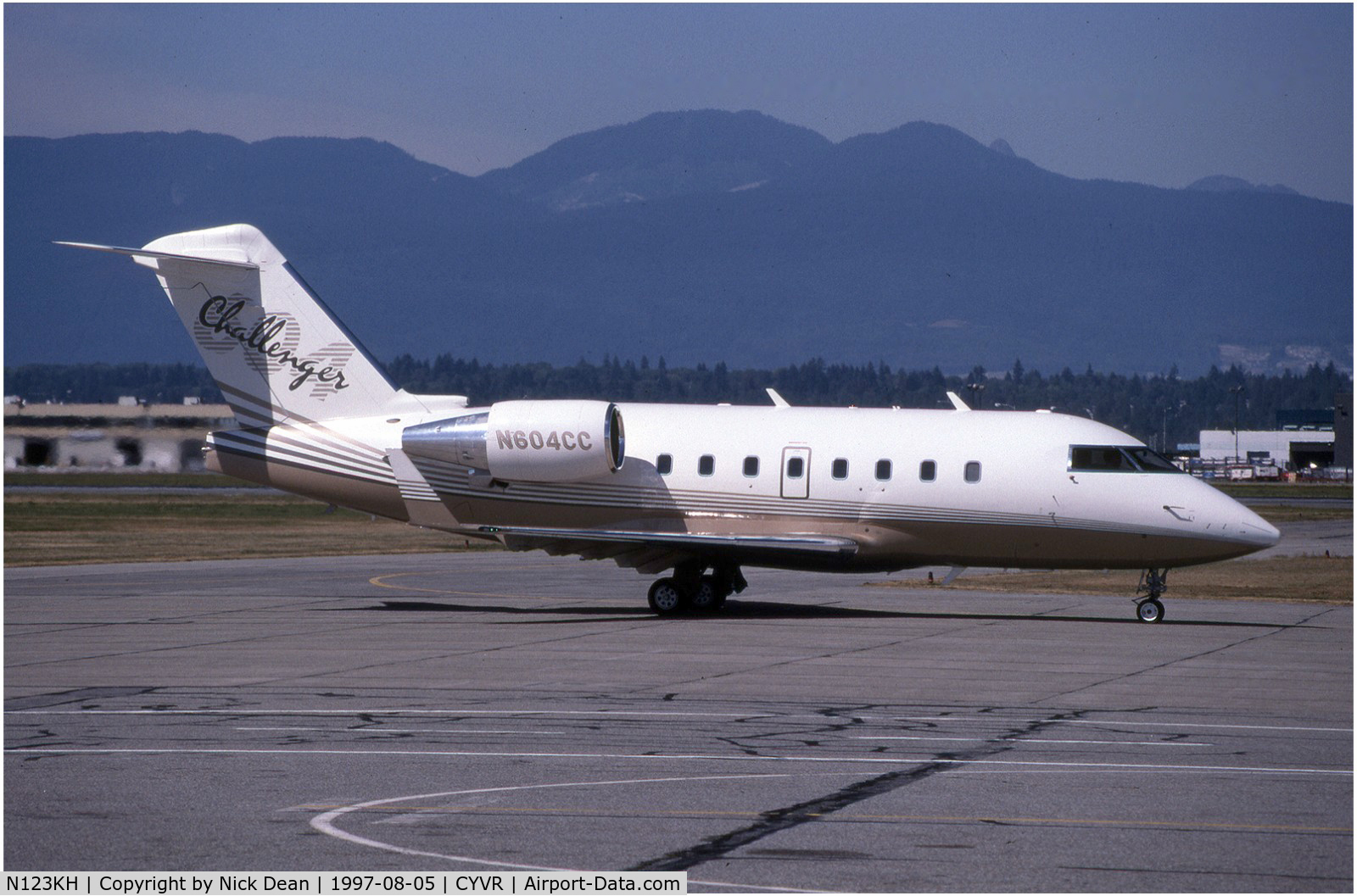 N123KH, 1995 Canadair Challenger 604 (CL-600-2B16) C/N 5301, CYVR (N604CC has been carried by 11 airframes this aircraft was the 5th to carry the reg and is now registered N123KH as posted)